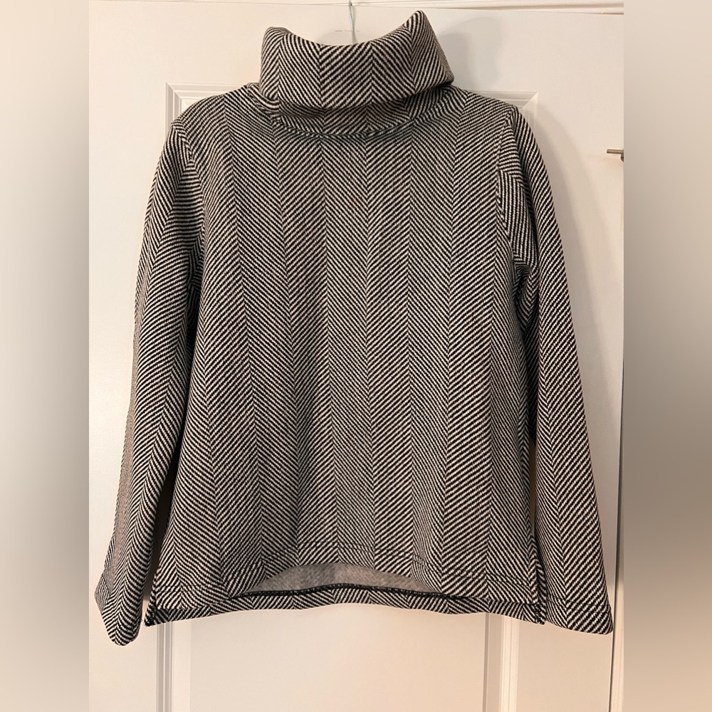 J Crew size L turtleneck sweater